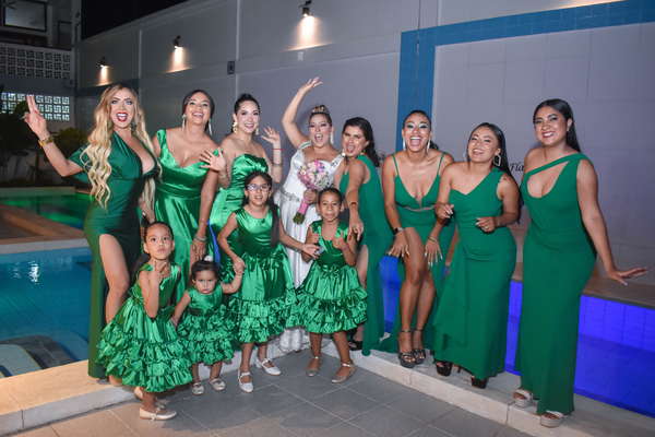 Preparación de boda con la novia y sus damas